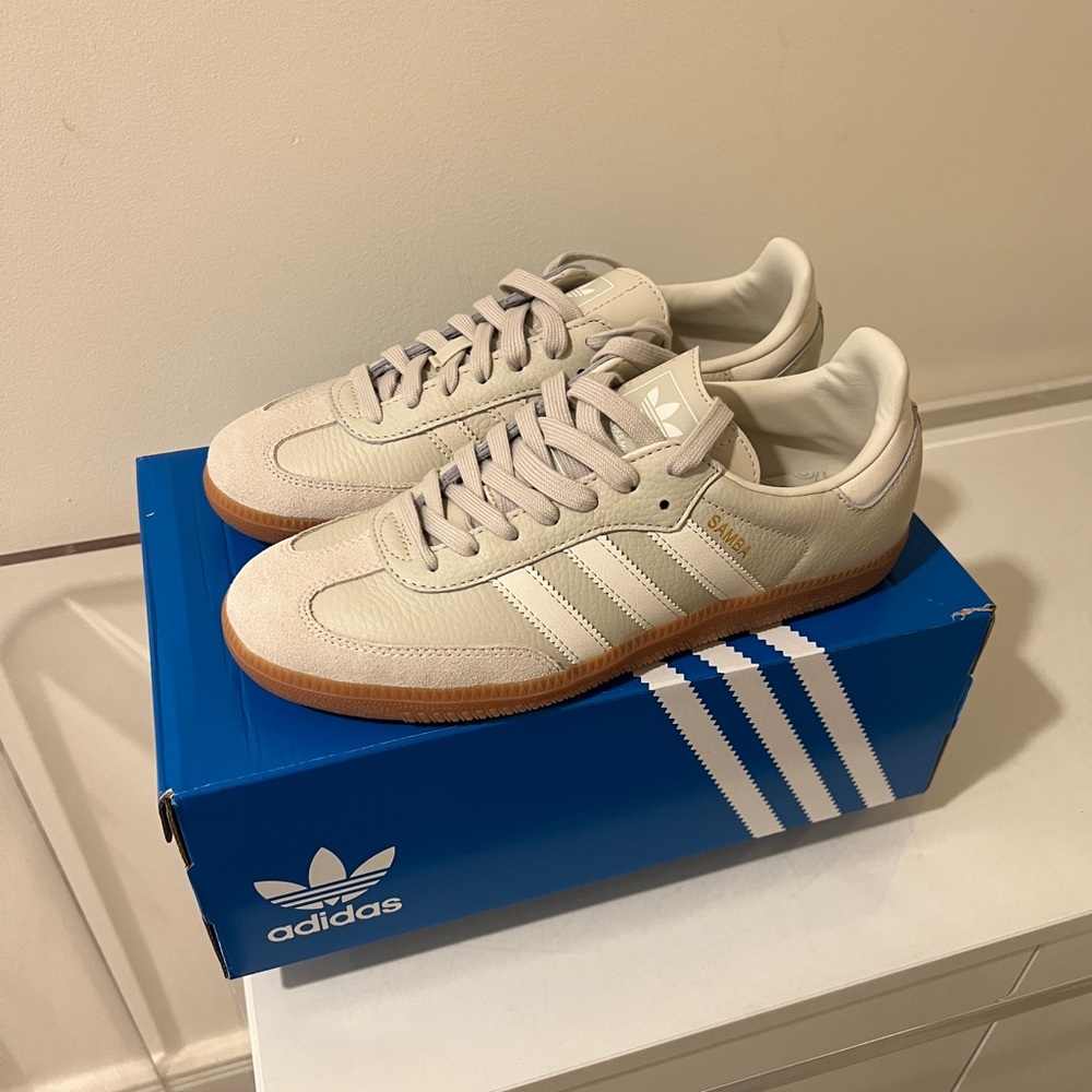 Women's Adidas Originals Samba OG in Beige - Size 8 - NWT
